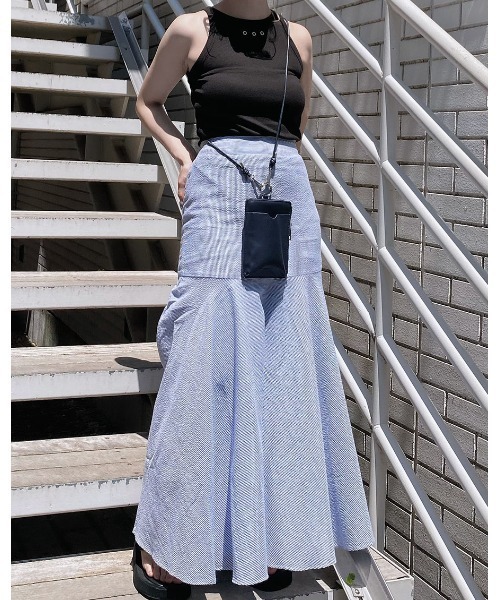 Reurie'(レウリィ)の「アイレットアメリカンスリーブトップス/eyelet american sleeve top ノースリーブ タンクトップ アメスリ ハトメ 胸元デザイン 穴あき カジュアル シンプル 韓国 Y2K ストリート モノトーン 黒 ブラック グレージュ グレー ベージュ(タンクトップ・レディース・グレイッシュベージュ/ブラック・FREE)」の19枚目の写真