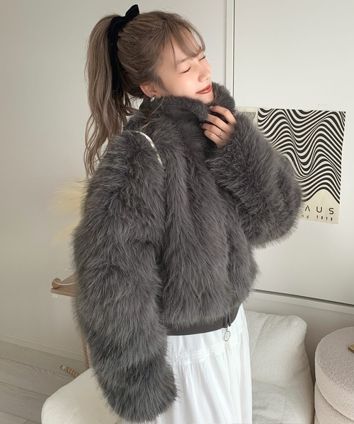 mily bilet（ミウィビレット）の「【mily bilet】今期主役級ふわふわアウター。ミックスシャギーファーダブルジップショート丈ブルゾン（ブルゾン・レディース・アイボリー/チャコールグレー・X-LARGE/SMALL/MEDIUM/LARGE）」の9枚目の写真