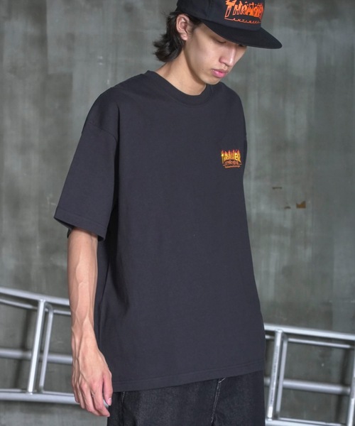 【セール】Manhattan Portage × THRASHER BACK COVER S/S T-SHIRTS/マンハッタンポーテージ × スラッシャー マガジングラフィックバックプリントコレボレーション半袖Tシャツ（Tシャツ/カットソー）｜Manhattan Portage（マンハッタンポーテージ）