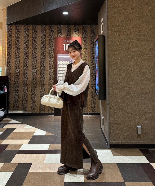 INTER FACTORY（インターファクトリー）の「ゆづき / ラメカットコーデュロイサイドリボンベスト　made in INTER FACTORY（ベスト・レディース・チャコールグレー/ブラウン・FREE）」の5枚目の写真