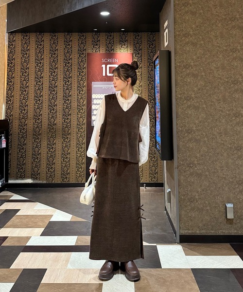 INTER FACTORY（インターファクトリー）の「ゆづき / ラメカットコーデュロイサイドリボンベスト　made in INTER FACTORY（ベスト・レディース・チャコールグレー/ブラウン・FREE）」の7枚目の写真