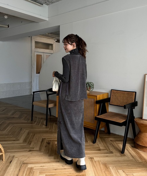 INTER FACTORY（インターファクトリー）の「ゆづき / ラメカットコーデュロイサイドリボンベスト　made in INTER FACTORY（ベスト・レディース・チャコールグレー/ブラウン・FREE）」の11枚目の写真