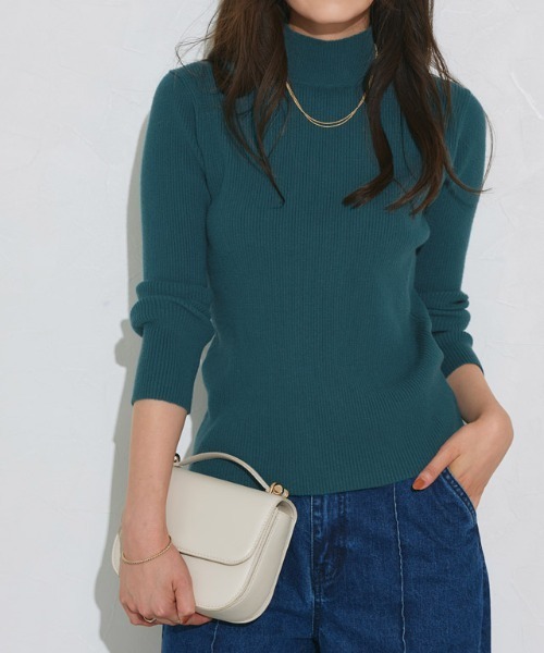 Pierrot（ピエロ）の「ゴールドボタンリブニット ハイネック（ニット/セーター・レディース・アイボリー/ブラック/ネイビー/チャコール/オレンジ/ホワイト×ブラック/キャメル/ブルーグリーン・M/L/LL）」の6枚目の写真