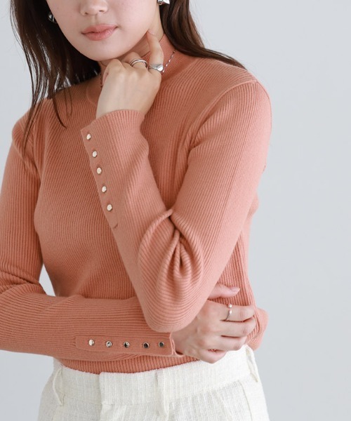 Pierrot（ピエロ）の「ゴールドボタンリブニット ハイネック（ニット/セーター・レディース・アイボリー/ブラック/ネイビー/チャコール/オレンジ/ホワイト×ブラック/キャメル/ブルーグリーン・M/L/LL）」の8枚目の写真