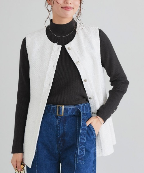 Pierrot（ピエロ）の「ゴールドボタンリブニット ハイネック（ニット/セーター・レディース・アイボリー/ブラック/ネイビー/チャコール/オレンジ/ホワイト×ブラック/キャメル/ブルーグリーン・M/L/LL）」の4枚目の写真