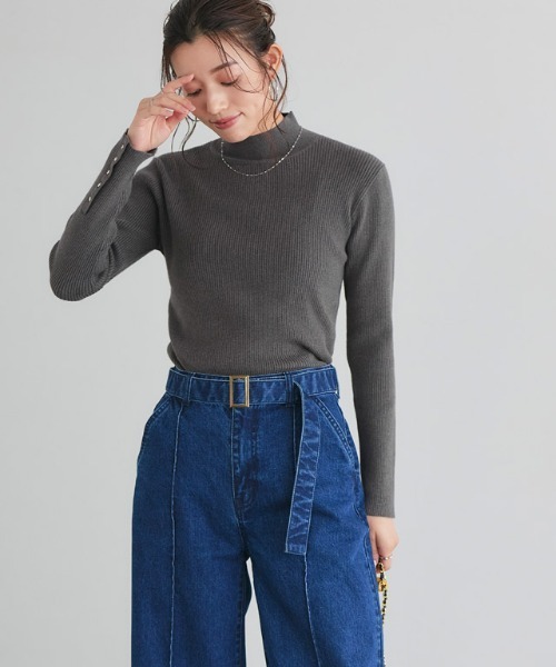 Pierrot（ピエロ）の「ゴールドボタンリブニット ハイネック（ニット/セーター・レディース・アイボリー/ブラック/ネイビー/チャコール/オレンジ/ホワイト×ブラック/キャメル/ブルーグリーン・M/L/LL）」の9枚目の写真