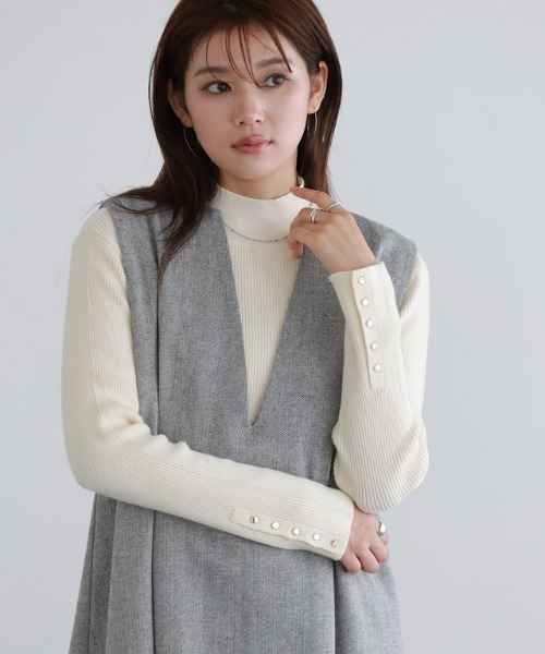 Pierrot（ピエロ）の「ゴールドボタンリブニット ハイネック（ニット/セーター・レディース・アイボリー/ブラック/ネイビー/チャコール/オレンジ/ホワイト×ブラック/キャメル/ブルーグリーン・M/L/LL）」の11枚目の写真