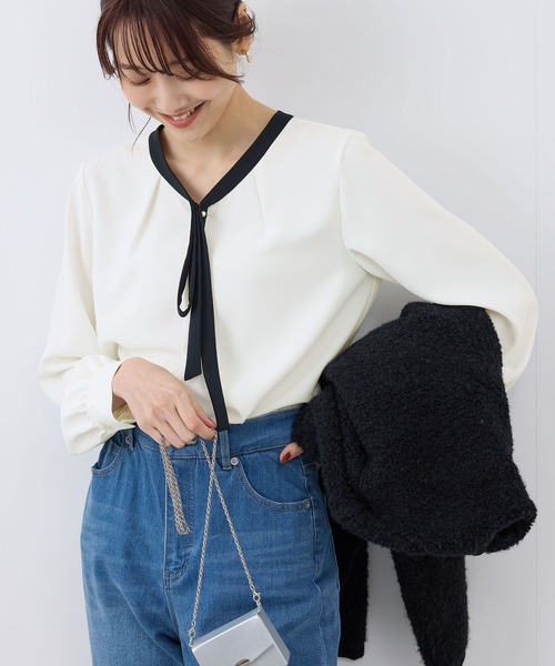 ROPE' PICNIC(ロペピクニック)の「【2サイズ展開】メタルボタンリボンタイ長袖ブラウス(シャツ/ブラウス・レディース・ホワイト/ベージュ/サックスブルー/ホワイト系その他・38/36)」の3枚目の写真