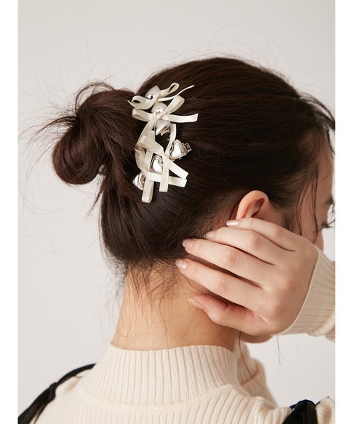 LILY BROWN(リリーブラウン)の「メタルハートリボンヘアクリップ(ヘアピン・レディース・ボルドー/オフホワイト/ブラック・FREE)」の1枚目の写真