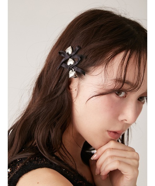 LILY BROWN(リリーブラウン)の「メタルハートリボンヘアクリップ(ヘアピン・レディース・ボルドー/オフホワイト/ブラック・FREE)」の2枚目の写真