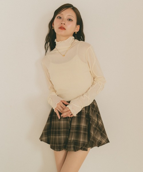 VANNIE U(ヴァニーユー)の「コード刺繍シアートップス/前後2WAY(Tシャツ/カットソー・レディース・チャコールグレー/アイボリー/ブラック・FREE)」の6枚目の写真