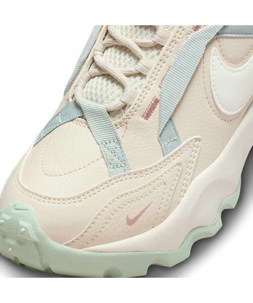NIKE（ナイキ）の「ナイキ TC 7900 ウィメンズシューズ / Nike TC 7900 Women's Shoes DD9682-102 Light Orewood Brown（スニーカー・レディース・ブラウン系その他2・22/22.5/23/23.5/24/24.5/25/25.5/26/26.5/27/27.5/28/28.5/29）」の7枚目の写真