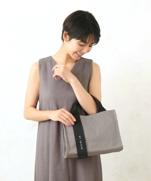 and it_（アンドイット）の「オッドハンドルトート（トートバッグ・レディース・アイボリー/ブラック系1/チャコールグレー/グレー/ブラック系2・FREE）」の6枚目の写真