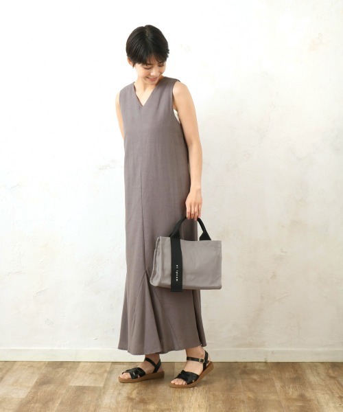 and it_（アンドイット）の「オッドハンドルトート（トートバッグ・レディース・アイボリー/ブラック系1/チャコールグレー/グレー/ブラック系2・FREE）」の8枚目の写真