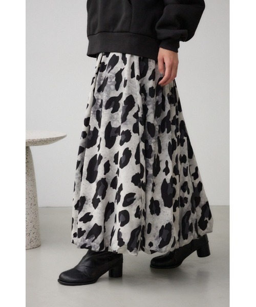 AZUL by moussy(アズールバイマウジー)の「ボリュームバルーンスカート(スカート・レディース・ブラウン系その他/ブラック系その他/アイボリー/ブラック/ホワイト系その他・SMALL/MEDIUM)」の1枚目の写真