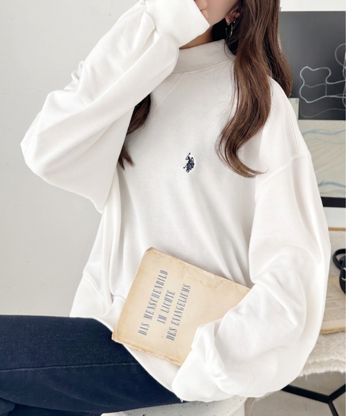 U.S. POLO ASSN.(ユーエスポロアッスン)の「Ada.別注 // U.S. POLO ASSN モックネック オーバーサイズ 裏毛スウェット(スウェット・レディース・ネイビー/オフホワイト/グレー/ブラウン/ピンク/ブルー・M/L/S)」の2枚目の写真