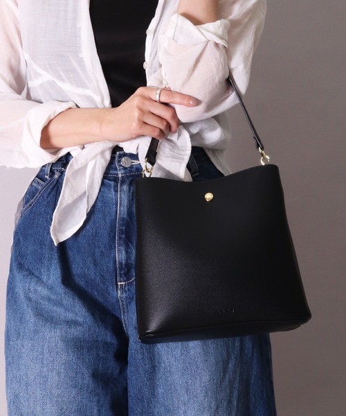 Legato Largo（レガートラルゴ）の「(LF)【Legato Largo】【たすかるっかばん】3ポケット 2WAY ショルダーバッグ（ショルダーバッグ・レディース・ブラック/ライトグレー/グレイッシュベージュ/バーガンディー/ブラウン・ONE SIZE）」の2枚目の写真