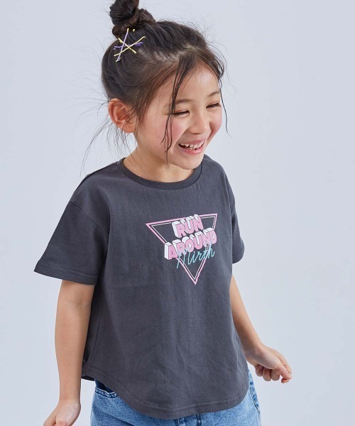 devirock(デビロック)の「綿100% デビラボ ガールズ プリント半袖Tシャツ(Tシャツ/カットソー・キッズ・グレー系1/パープル系1/パープル系3/ホワイト系1/ホワイト系2/ブラック系2/ブルー系2/パープル系2/グリーン系1/ピンク系3/ブルー系1/ピンク系2/ピンク系1/ブラック系1・150cm/140cm/110cm/100cm/90cm/160cm/130cm/120cm)」の4枚目の写真