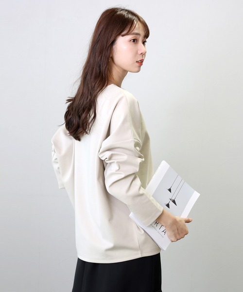 Aletta vita(アレッタビータ)の「ポンチボートネック長袖プルオーバー(Tシャツ/カットソー・レディース・オフホワイト/ブラック/ネイビー/ベージュ/チャコール/ブラウン・FREE)」の14枚目の写真