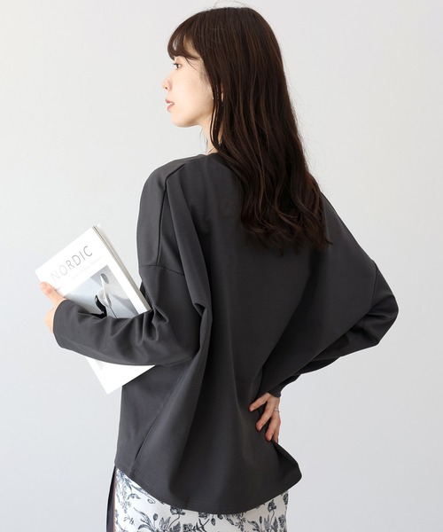 Aletta vita(アレッタビータ)の「ポンチボートネック長袖プルオーバー(Tシャツ/カットソー・レディース・オフホワイト/ブラック/ネイビー/ベージュ/チャコール/ブラウン・FREE)」の8枚目の写真