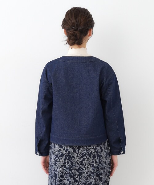 LAURA ASHLEY（ローラアシュレイ）の「【洗える/コットン100%/ポケット付き】ノーカラーデニムジャケット（デニムジャケット・レディース・ネイビー・40/38）」の8枚目の写真