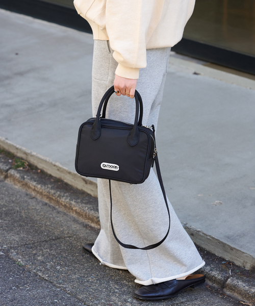 OUTDOOR PRODUCTS(アウトドアプロダクツ)の「新色追加 2WAY CUBE BAG(ショルダーバッグ・レディース・ベージュ/ブラック/カーキ/サックスブルー・FREE)」の5枚目の写真