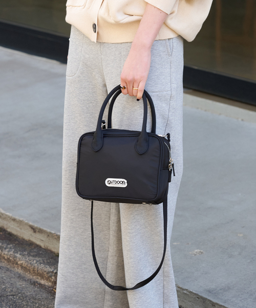 OUTDOOR PRODUCTS(アウトドアプロダクツ)の「新色追加 2WAY CUBE BAG(ショルダーバッグ・レディース・ベージュ/ブラック/カーキ/サックスブルー・FREE)」の8枚目の写真