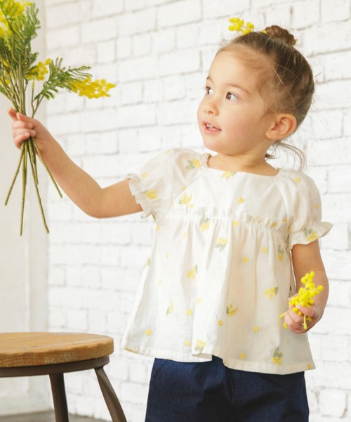 BRANSHES（ブランシェス）の「【おそろい】ミモザ刺繍チュニック（シャツ/ブラウス・キッズ・ブルー/オフホワイト・130/120/110/100/150/140/80/90）」の14枚目の写真