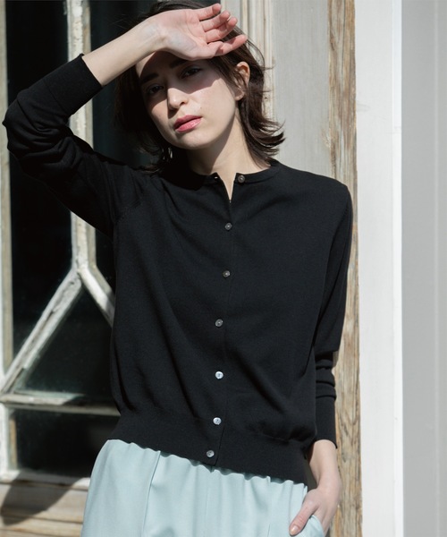 OPAQUE.CLIP（オペークドットクリップ）の「クルーネックニットカーディガン/オーガニックコットン混【UV/洗濯機洗い可】（カーディガン/ボレロ・レディース・ホワイト/ブラック/ピンク系/ネイビー・36/38/40/42）」の2枚目の写真