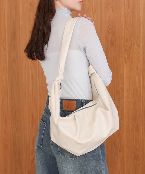 Bab(バブ)の「ショルダークロワッサンバッグ(ショルダーバッグ・レディース・ベージュ/アイボリー/ブラック・ONESIZE)」の8枚目の写真