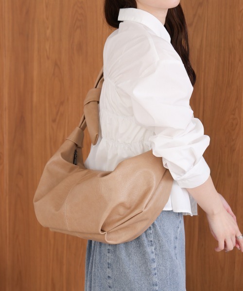 Bab(バブ)の「ショルダークロワッサンバッグ(ショルダーバッグ・レディース・ベージュ/アイボリー/ブラック・ONESIZE)」の9枚目の写真