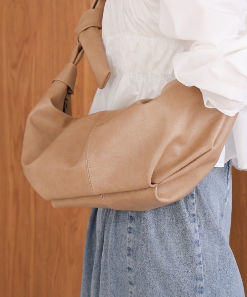 Bab(バブ)の「ショルダークロワッサンバッグ(ショルダーバッグ・レディース・ベージュ/アイボリー/ブラック・ONESIZE)」の10枚目の写真