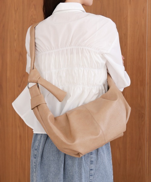 Bab(バブ)の「ショルダークロワッサンバッグ(ショルダーバッグ・レディース・ベージュ/アイボリー/ブラック・ONESIZE)」の11枚目の写真