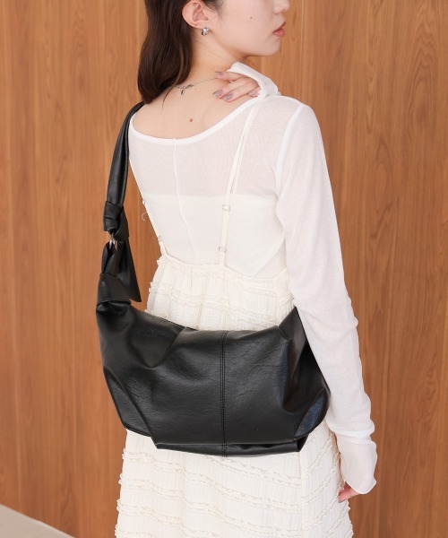 Bab(バブ)の「ショルダークロワッサンバッグ(ショルダーバッグ・レディース・ベージュ/アイボリー/ブラック・ONESIZE)」の14枚目の写真