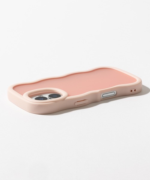 emonique(エモニーク)の「iPhoneケース カバー 滑りにくい うねうね TPUシリコン素材 マット【12/13/14/15/15p/16/16E/17/17p/Air/17e対応】(スマホケース/カバー・レディース・ピンク/ブラック/グレー・iPhone 13/iPhone 14/iPhone 16/iPhone 15/iPhone 12/iPhone 16e/iPhone 15 Pro/iPhone 17 Pro/iPhone Air/iPhone 17)」の6枚目の写真