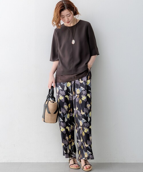 23区(ニジュウサンク)の「ストレッチジョーゼット シアーコンビ カットソー(Tシャツ/カットソー・レディース・ブラック系/ダークブラウン系/ベージュ系/ホワイト系/スモーキーグリーン系/ネイビー系/ピンク/ブルー・38)」の18枚目の写真
