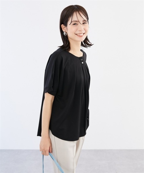 7days Life Styling(セブンデイズライフスタイリング)の「ブラウス見え シルケットポンチメタルボタンタックドルマントップス(Tシャツ/カットソー・レディース・グレイッシュベージュ/ブラック/オフホワイト・S/M/L/LL/3L/4L/5L/6L)」の5枚目の写真