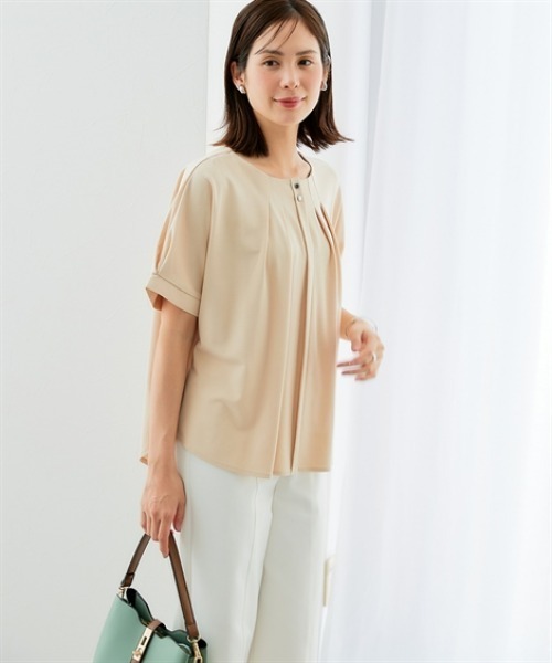 7days Life Styling(セブンデイズライフスタイリング)の「ブラウス見え シルケットポンチメタルボタンタックドルマントップス(Tシャツ/カットソー・レディース・グレイッシュベージュ/ブラック/オフホワイト・S/M/L/LL/3L/4L/5L/6L)」の8枚目の写真
