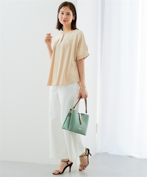 7days Life Styling(セブンデイズライフスタイリング)の「ブラウス見え シルケットポンチメタルボタンタックドルマントップス(Tシャツ/カットソー・レディース・グレイッシュベージュ/ブラック/オフホワイト・S/M/L/LL/3L/4L/5L/6L)」の9枚目の写真