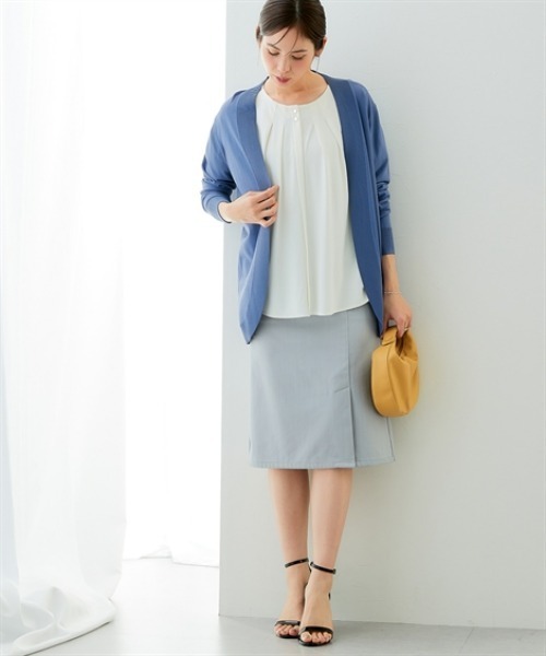 7days Life Styling(セブンデイズライフスタイリング)の「ブラウス見え シルケットポンチメタルボタンタックドルマントップス(Tシャツ/カットソー・レディース・グレイッシュベージュ/ブラック/オフホワイト・S/M/L/LL/3L/4L/5L/6L)」の4枚目の写真