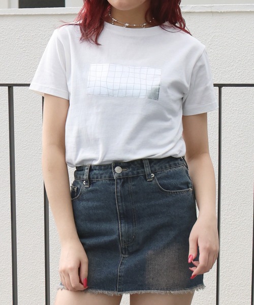 Mili affinity（ミリアフィニティー）の「マルチデザインシルバー箔プリントTシャツ（Tシャツ/カットソー・レディース・グレー系3/グレー系2/ホワイト系2/ホワイト系1/グレー系1/ホワイト系3・FREE）」の3枚目の写真