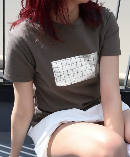Mili affinity（ミリアフィニティー）の「マルチデザインシルバー箔プリントTシャツ（Tシャツ/カットソー・レディース・グレー系3/グレー系2/ホワイト系2/ホワイト系1/グレー系1/ホワイト系3・FREE）」の6枚目の写真