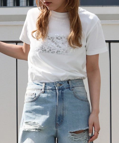 Mili affinity（ミリアフィニティー）の「マルチデザインシルバー箔プリントTシャツ（Tシャツ/カットソー・レディース・グレー系3/グレー系2/ホワイト系2/ホワイト系1/グレー系1/ホワイト系3・FREE）」の14枚目の写真