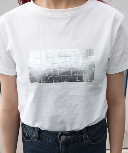 Mili affinity（ミリアフィニティー）の「マルチデザインシルバー箔プリントTシャツ（Tシャツ/カットソー・レディース・グレー系3/グレー系2/ホワイト系2/ホワイト系1/グレー系1/ホワイト系3・FREE）」の11枚目の写真