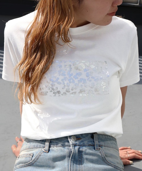Mili affinity（ミリアフィニティー）の「マルチデザインシルバー箔プリントTシャツ（Tシャツ/カットソー・レディース・グレー系3/グレー系2/ホワイト系2/ホワイト系1/グレー系1/ホワイト系3・FREE）」の21枚目の写真