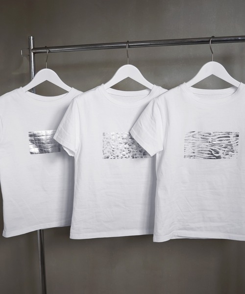 Mili affinity（ミリアフィニティー）の「マルチデザインシルバー箔プリントTシャツ（Tシャツ/カットソー・レディース・グレー系3/グレー系2/ホワイト系2/ホワイト系1/グレー系1/ホワイト系3・FREE）」の13枚目の写真