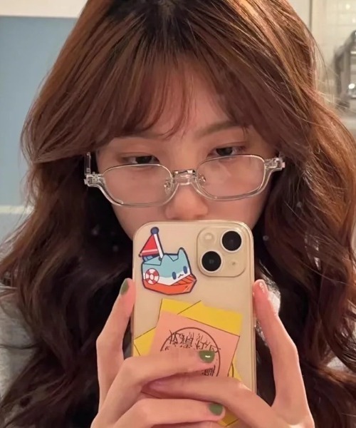 UP START（アップスタート）の「【LAMPOON】クリアメガネ（メガネ・レディース・シルバー・FREE）」の2枚目の写真