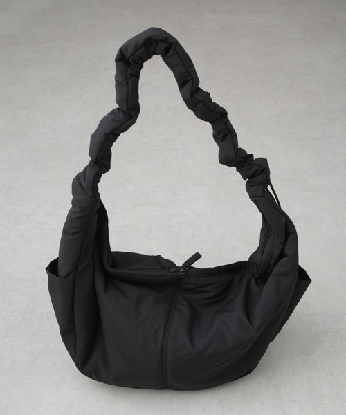 NANO universe(ナノユニバース)の「「NJ/CLUB」中綿ハーフムーンショルダーバッグ(ショルダーバッグ・メンズ・ターコイズブルー/ブラック/ベージュ/ロイヤルブルー・FREE)」の5枚目の写真