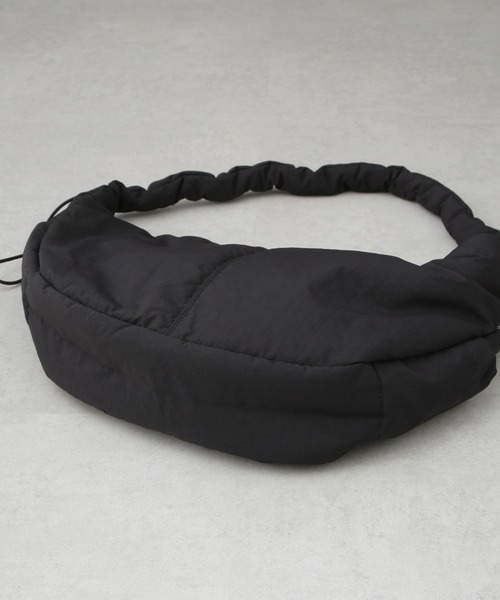 NANO universe(ナノユニバース)の「「NJ/CLUB」中綿ハーフムーンショルダーバッグ(ショルダーバッグ・メンズ・ターコイズブルー/ブラック/ベージュ/ロイヤルブルー・FREE)」の7枚目の写真