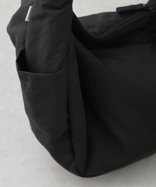 NANO universe(ナノユニバース)の「「NJ/CLUB」中綿ハーフムーンショルダーバッグ(ショルダーバッグ・メンズ・ターコイズブルー/ブラック/ベージュ/ロイヤルブルー・FREE)」の13枚目の写真